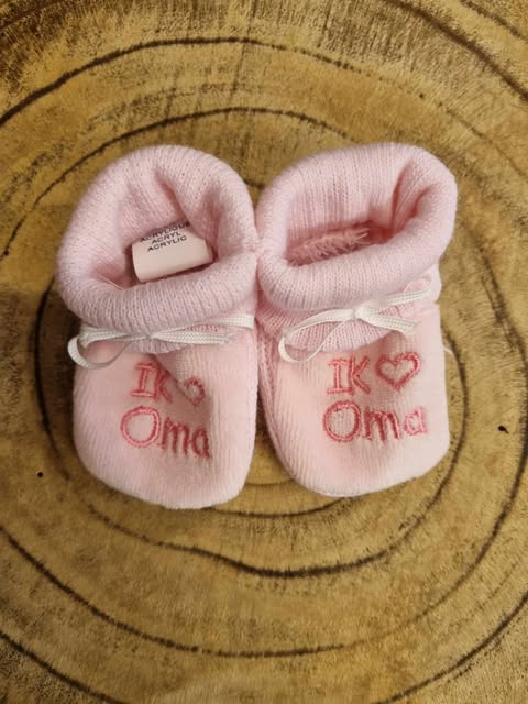Eerste slofjes Ik ♥ Oma